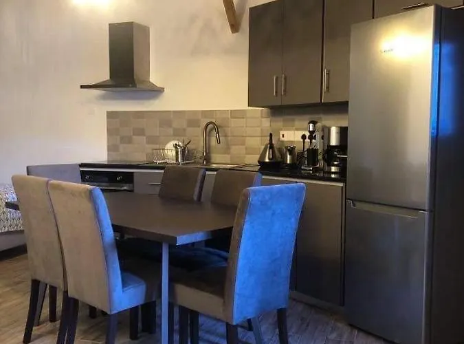 To Spiti Tou Faliari Platanistasa