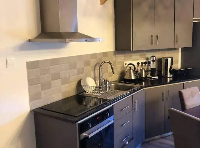 To Spiti Tou Faliari Platanistasa