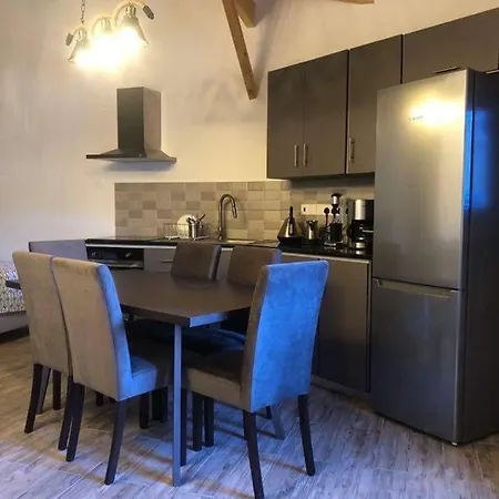 To Spiti Tou Faliari Platanistasa